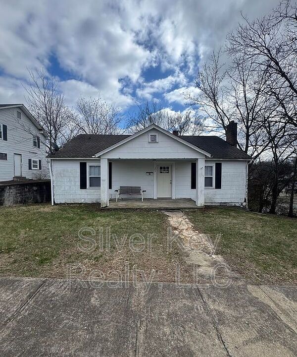 1st image of 207 W Washington Ave