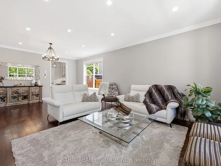 1412 Crozier Cres — Photo 10