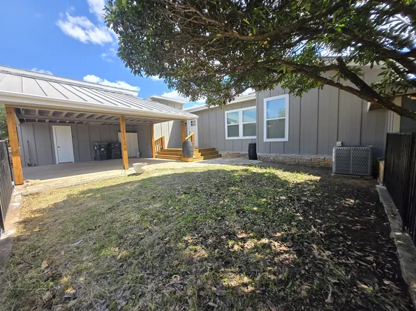 22101 400th Ave, Spicewood, TX 78669