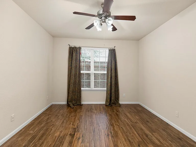 1146 Glenwood Canyon Ln — Photo 13