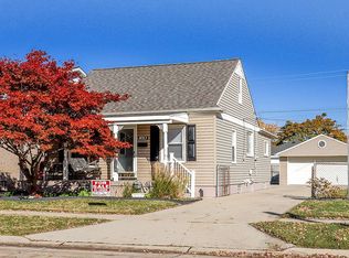 8053 Lillian St, Center Line, MI 48015
