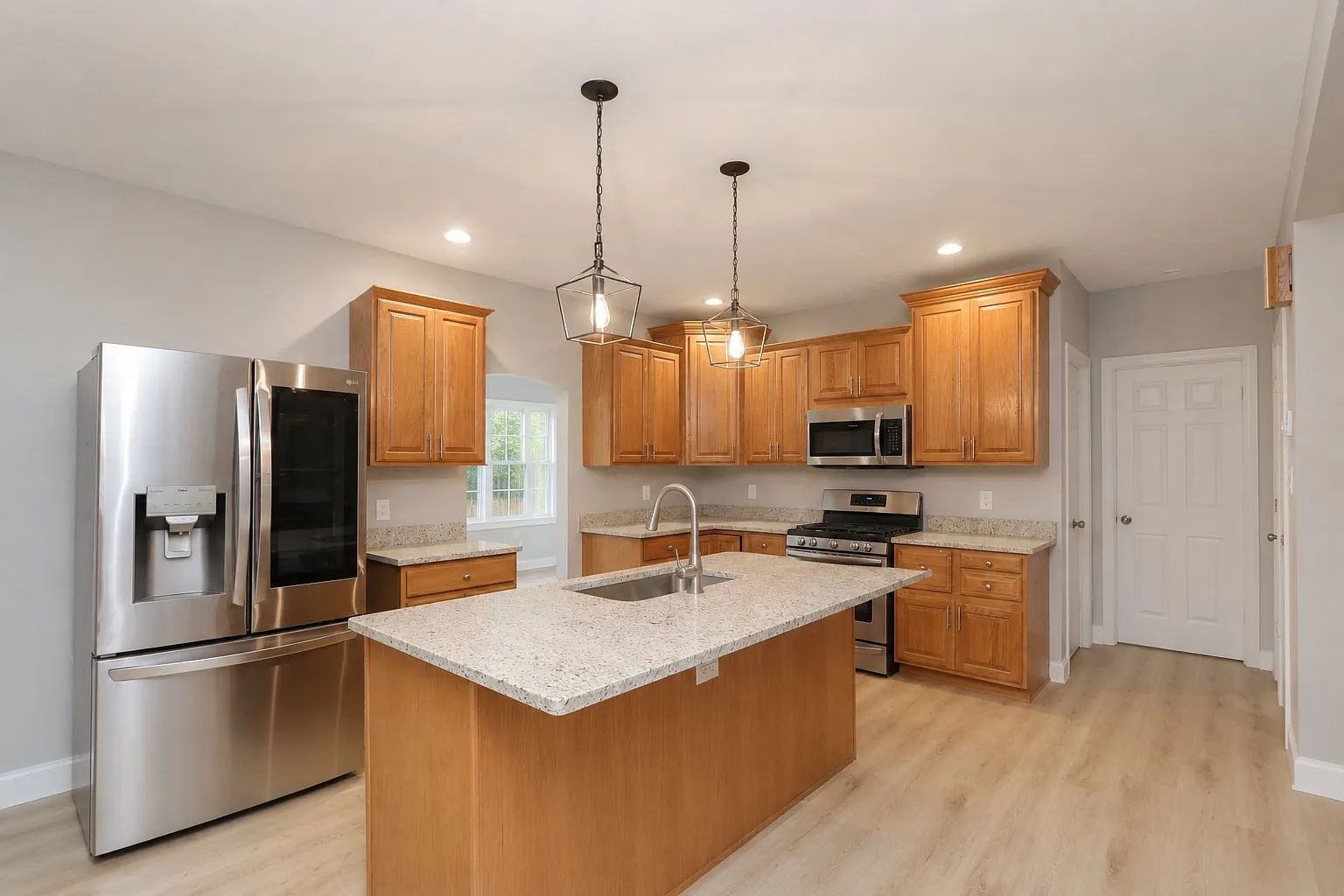 2 bed, 1.5 bath, 1550 sqft, $2,000 — Photo 3