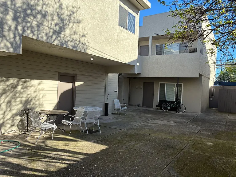 2060 Sutterville Rd — Photo 17