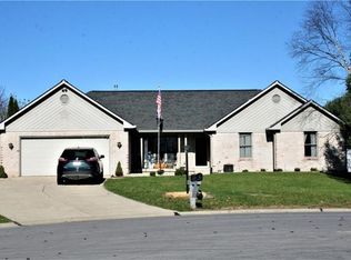 42 Jeans Ct, Whiteland, IN 46184