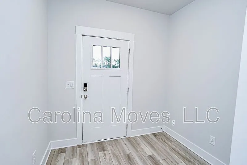 3 bed, 2.5 bath, 1600 sqft, $1,650 — Photo 2