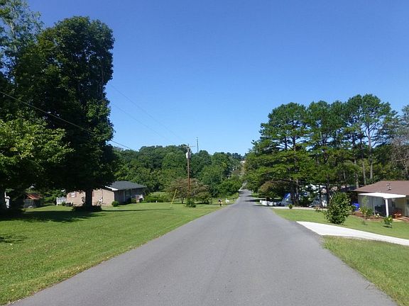 5th image of 227 Humphrey Dr