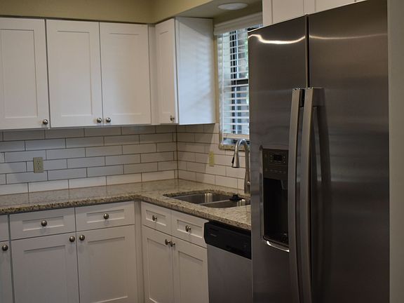 4th image of 1403 Highland Dr