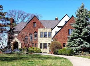17208 Edgewater Dr, Lakewood, OH