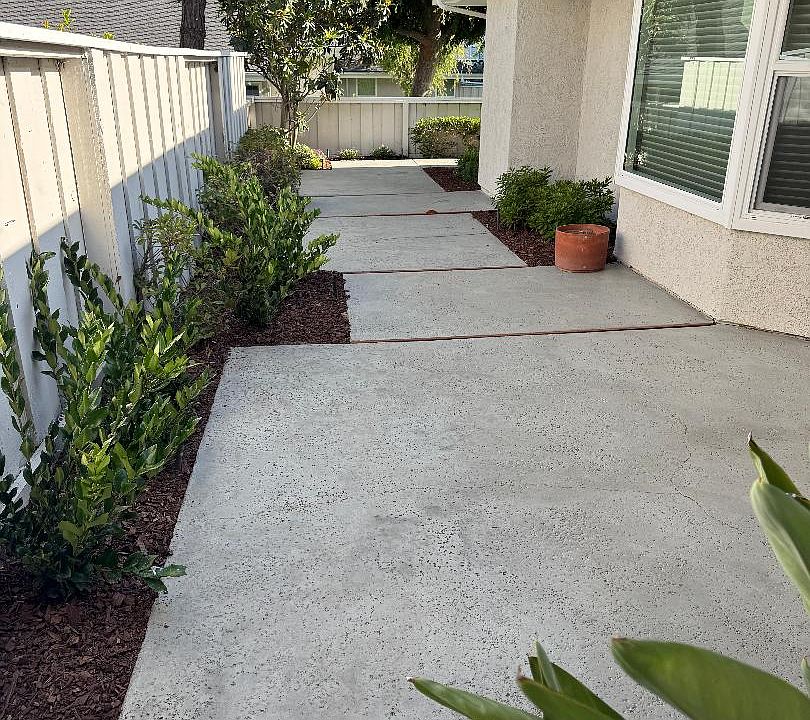 Private quiet yard on side of house.
