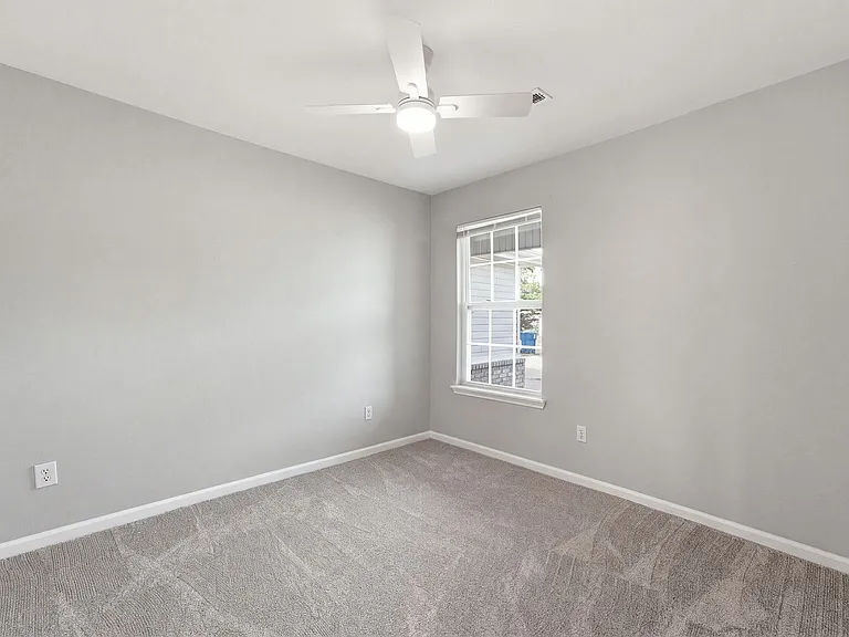 203 Green Acres St — Photo 13