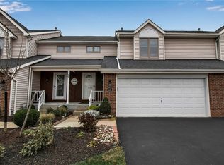 5474 Village Station Cir, Williamsville, NY 14221
