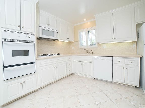 3rd image of 13051-13049 Alexander St