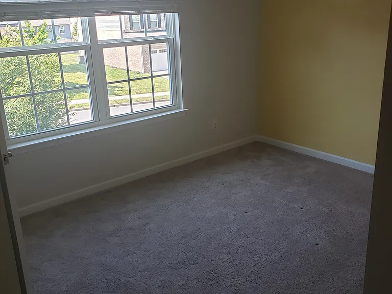 912 Fancher Ln — Photo 12