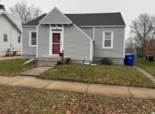 827 1st Ave NE, Oelwein, IA 50662