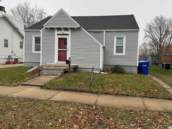 827 1st Ave NE, Oelwein, IA 50662