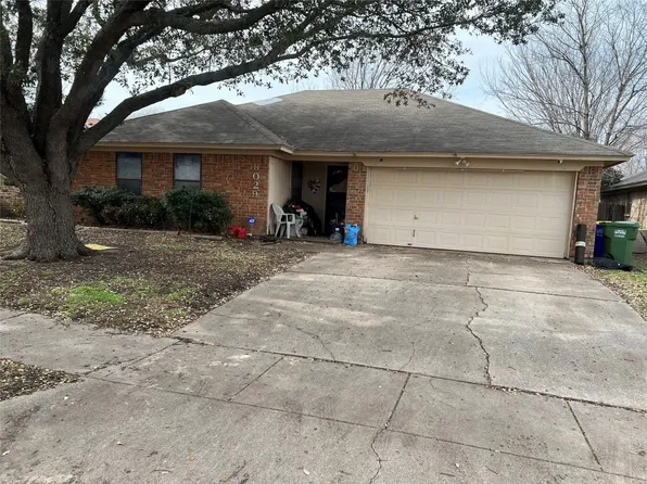 8029 Lazy Brook Dr, Watauga, TX 76148