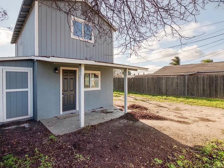 521 Imperial Ave #B — Photo 2