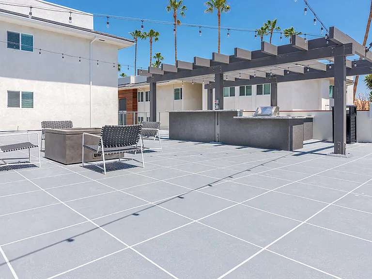 Bixby Hill Apartments — Photo 15