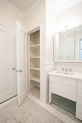 Rented by Stonehenge NYC LLC | media 52