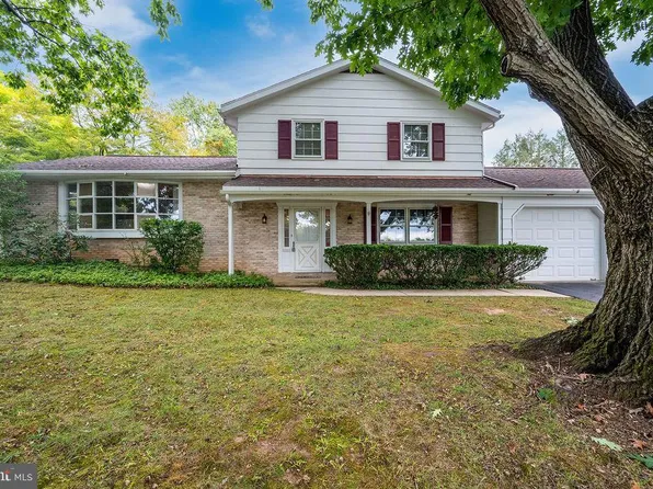 6 Heather Ln, Reading, PA 19601