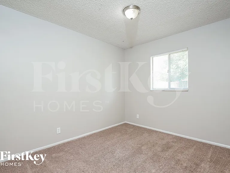 2813 Kenyon Ave — Photo 12
