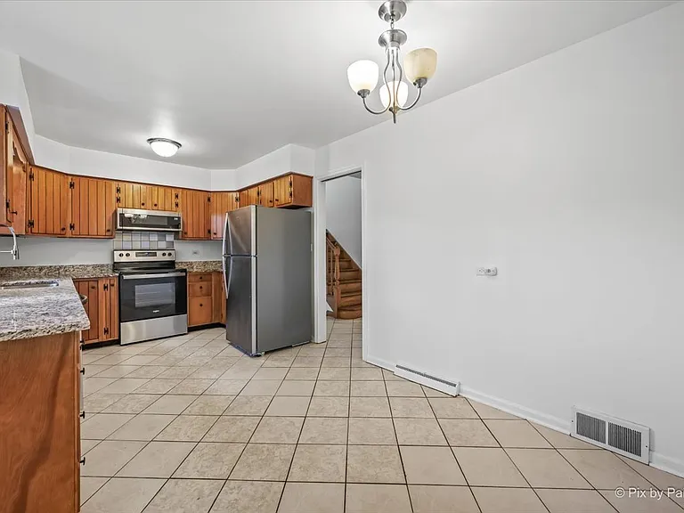 116 S Deerpath Rd — Photo 7