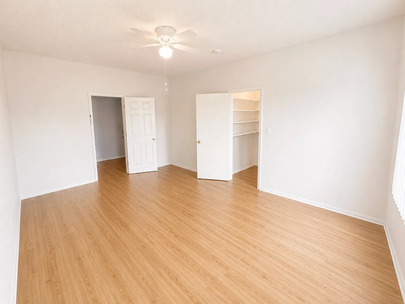 515 E Valencia Ave — Photo 2