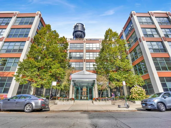 1800 W Roscoe St APT 319, Chicago, IL 60657