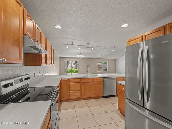 5th image of 522 Arbor Ridge Ln