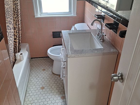 3rd image of 7436 Abington Ave