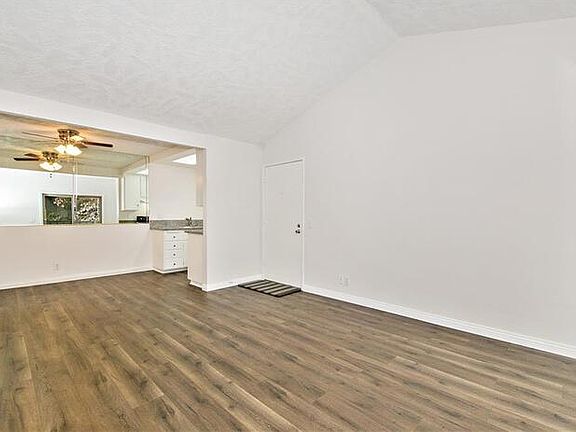 3rd image of 960 E Bonita Ave #960