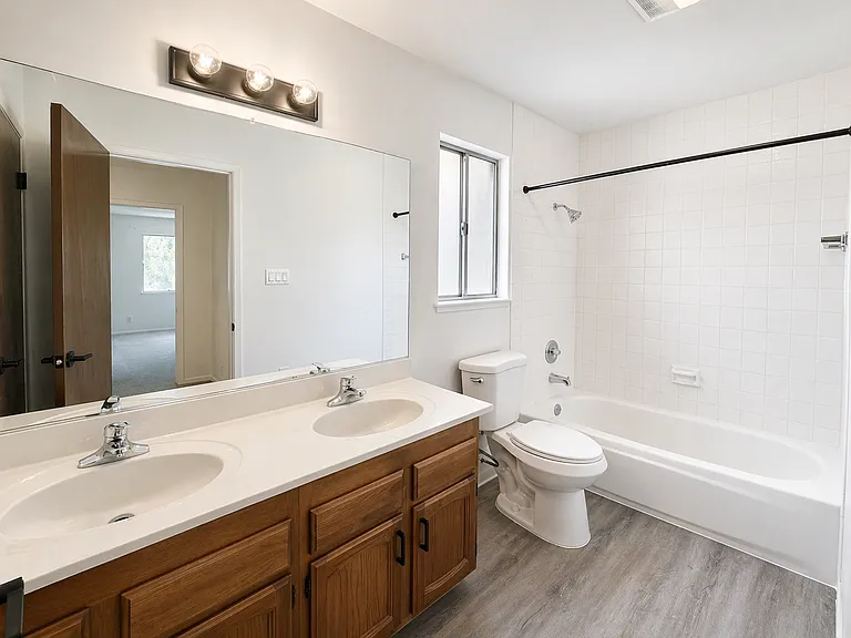 306 Chumalia St — Photo 8