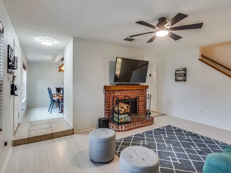 606 Bandera St — Photo 9
