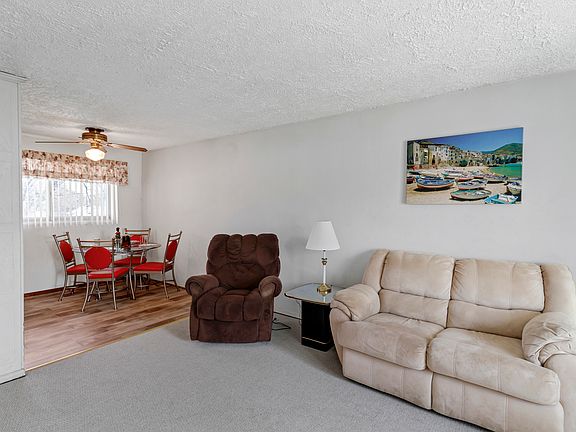 3rd image of 610 E Streamwood Blvd