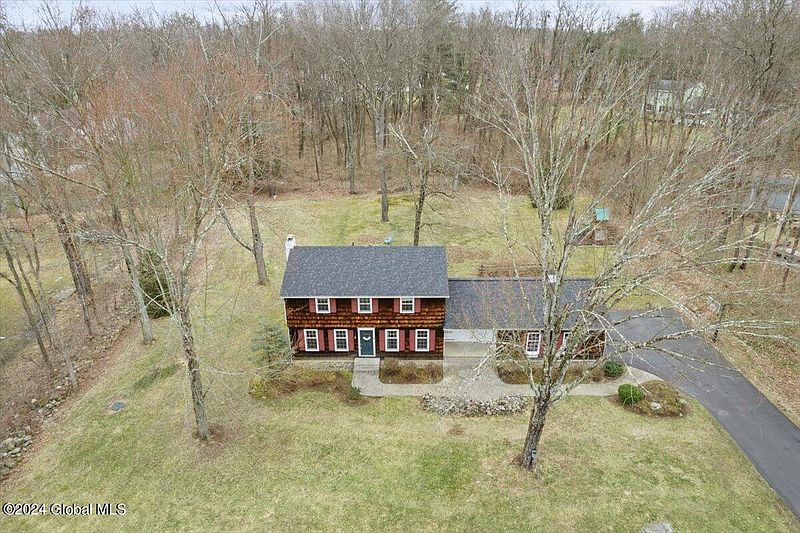 3rd image of 10 Stonewall Drive