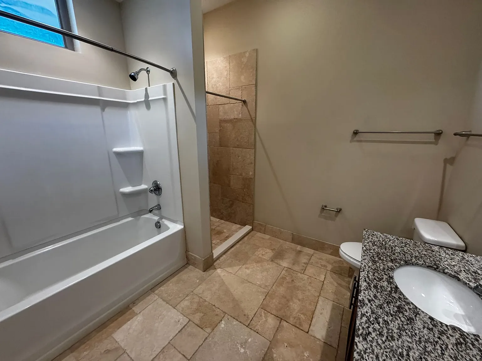 Friendly105 Apartments — Photo 3