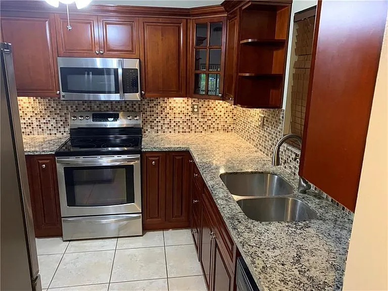 2830 Riverside Dr #102-3 — Photo 4