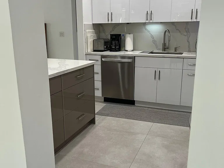 701 SW 9th Ave — Photo 15