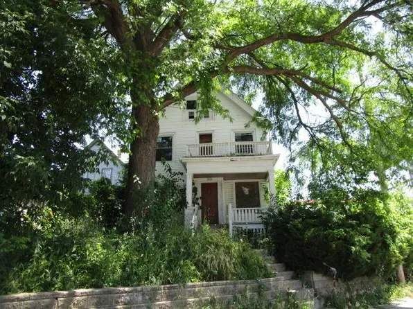 2020 W Hopkins St, Milwaukee, WI 53206