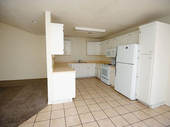 4th image of 2212 S Bluestone St