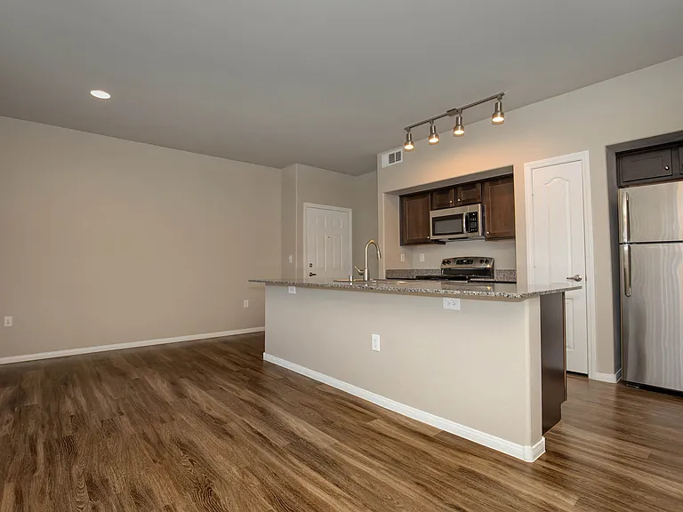 2a2/2b2 Renovated 959 SQFT 2 Bed 2 Bath