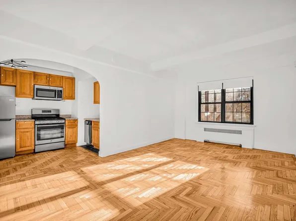 245 East 11th Street image 2 of 15