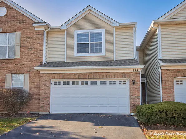 1442 Millbrook Dr Unit 1442, Algonquin, IL 60102