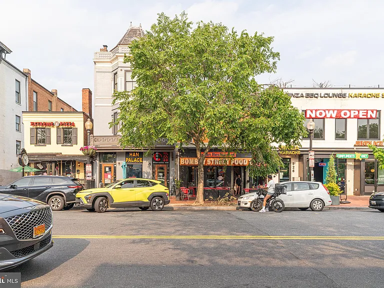 711 G St SE — Photo 51