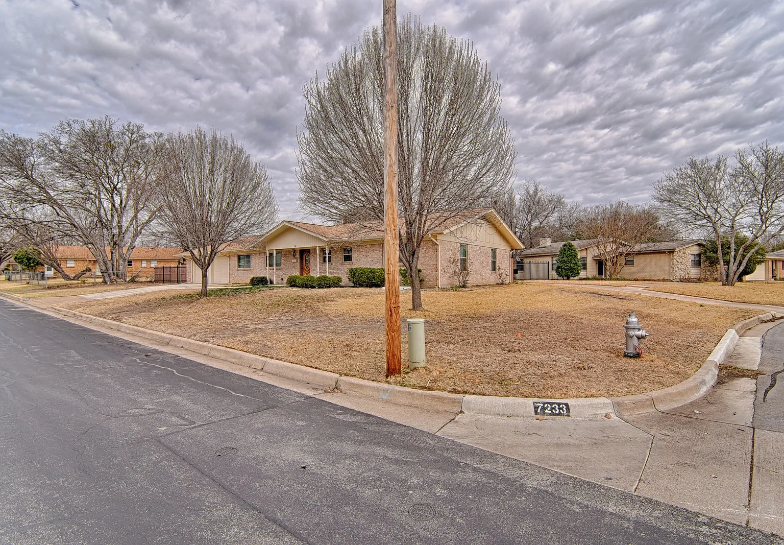 Huge Corner Lot in Trendy West Fort Worth Neighborhood — Photo 3