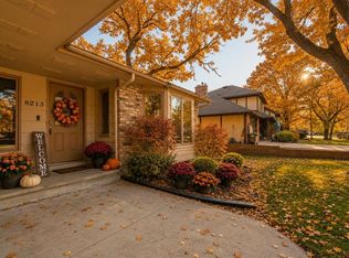 8213 Pleasant View Ct, Mounds View, MN 55112