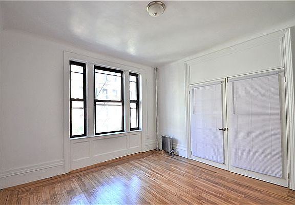 4th image of 712 W 180th St #32