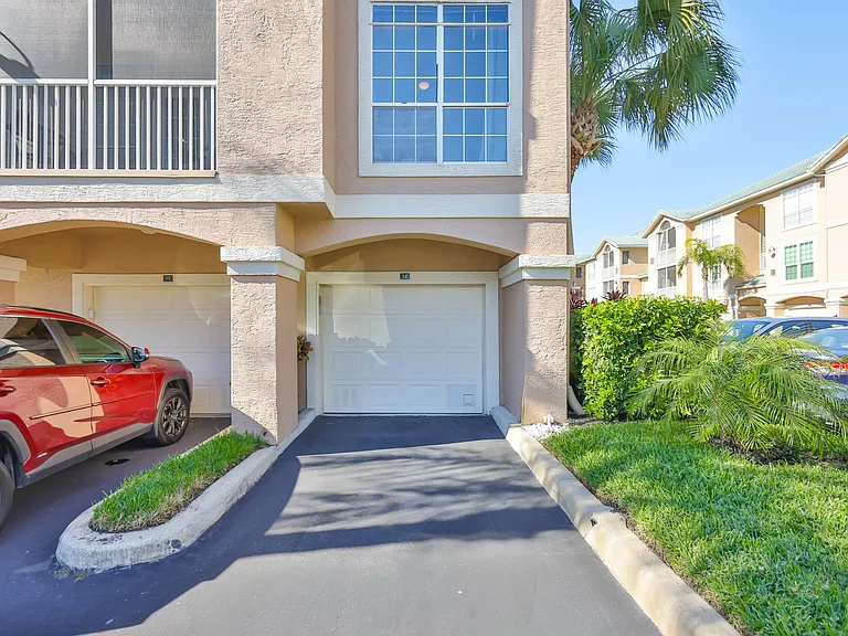 3202 Bay Club Cir #3202 — Photo 1