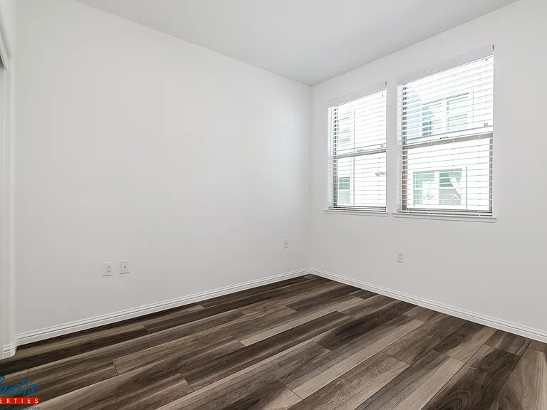 6818 Chroma Ct — Photo 10