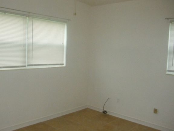 3rd image of 2914 Touraine Ave